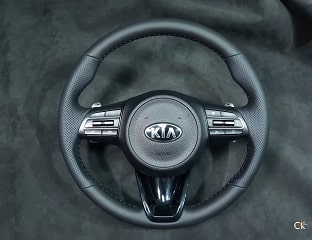 Перетяжка руля КИА натуральной кожей nappa со вставками псевдоперфорации